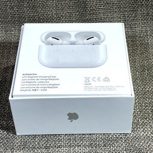 APPLE AIRPODS PRO 1st Gen MagSafe Charging Case NEW